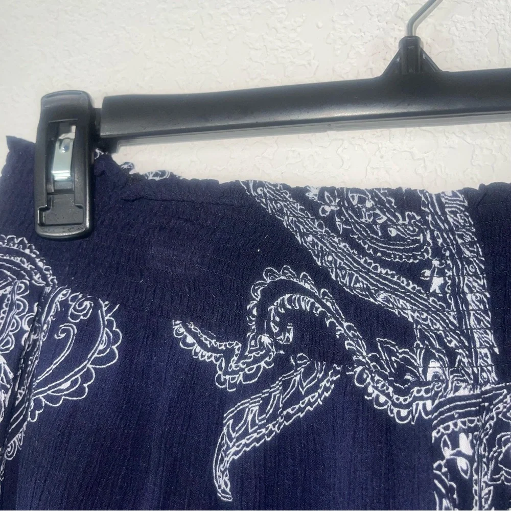 Altar’d State smocked waist and navy white paisley flowy flounce shorts medium - Picture 2 of 8